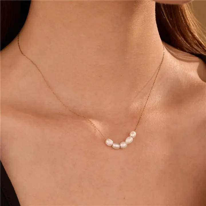 Hypoallergenic: Pearl Necklace